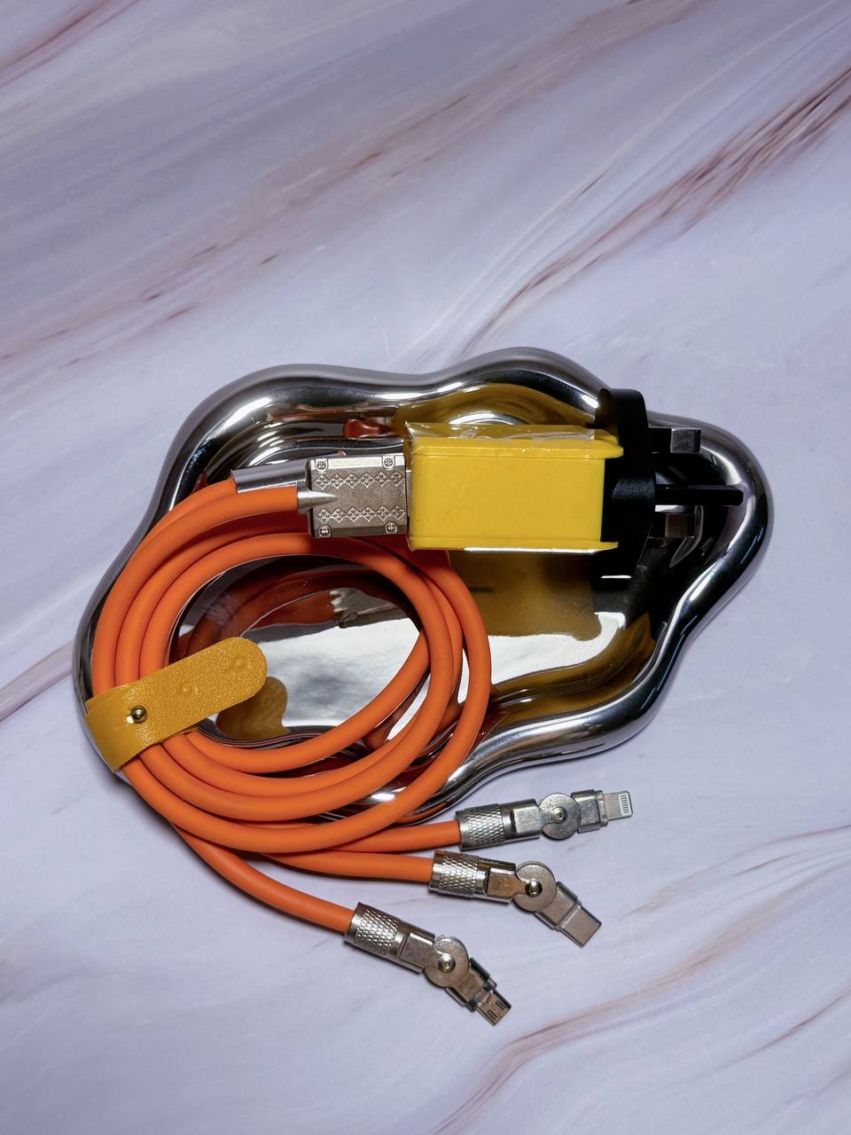 DZ1002 3-in-1 Rotating Charging Cable – One Cable For All