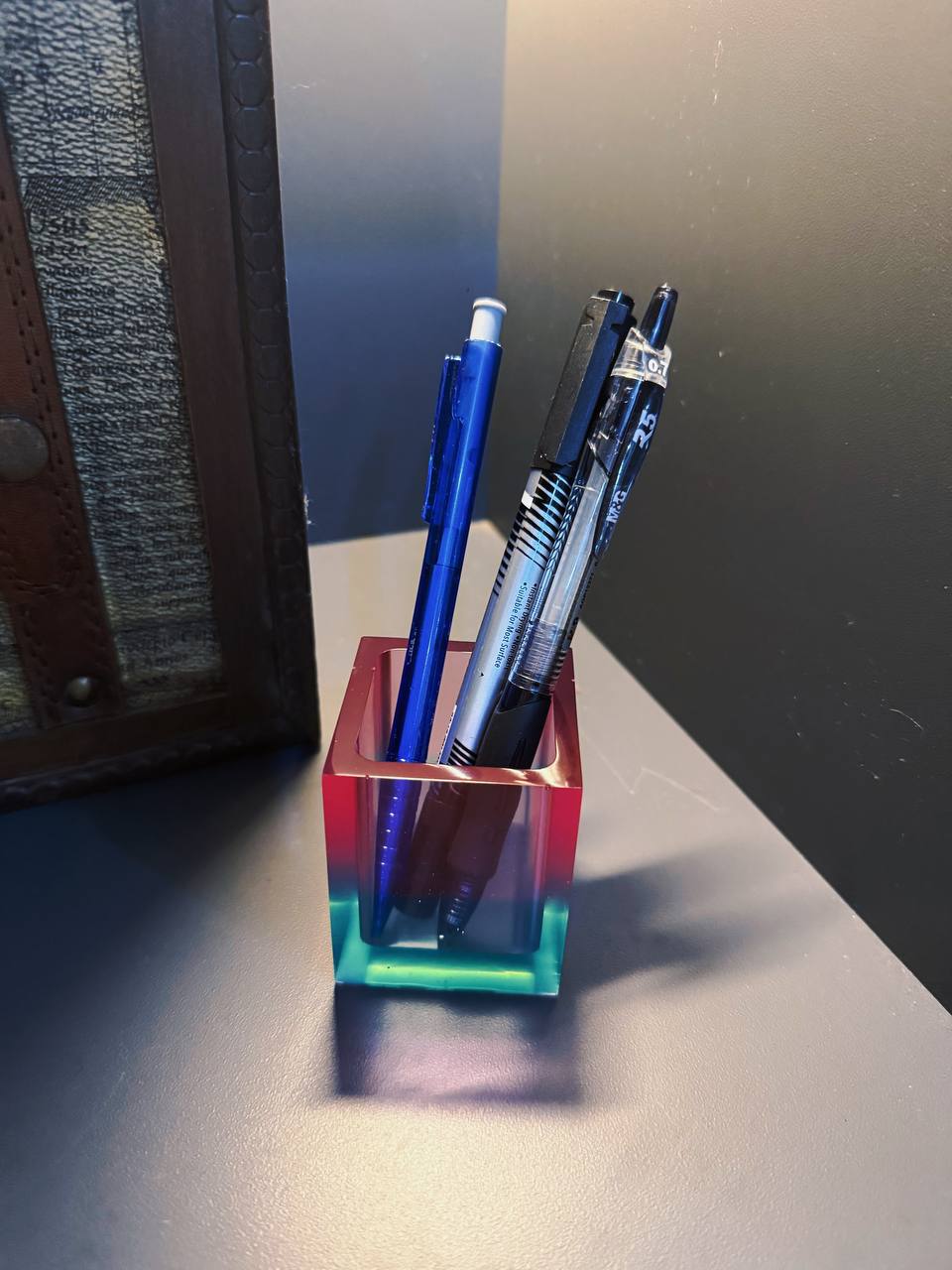 ZB1007 Modern Desk Pen Holder