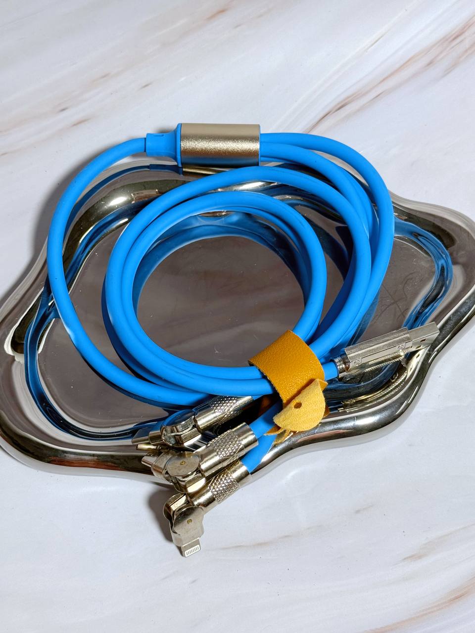 DZ1002 3-in-1 Rotating Charging Cable – One Cable For All